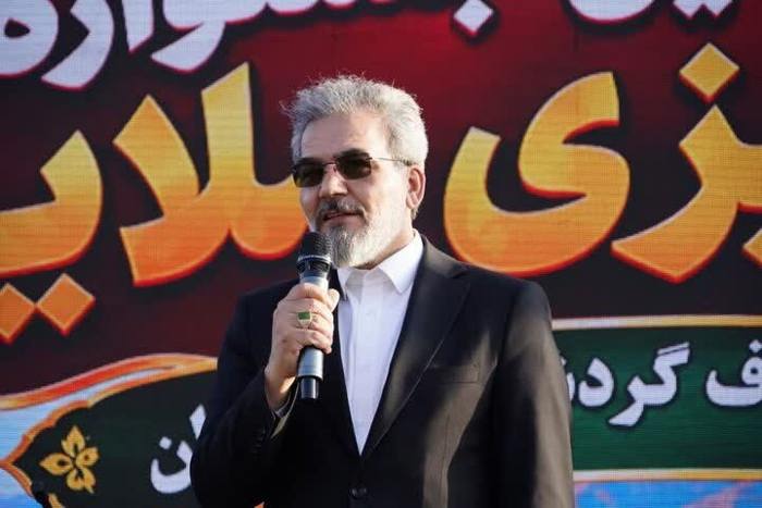 شانزدهمین جشنواره شیره‌پزی مانیزان برگزار شد